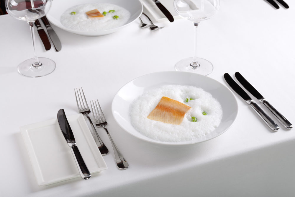 Steffi_Parlow_Dunkelblau riecht salzig, gelb schmeckt bitter. #02, 2019, 3 von 5