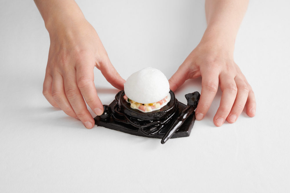 Steffi_Parlow_Dunkelblau riecht salzig, gelb schmeckt bitter. #03, 2019, 11 von 12