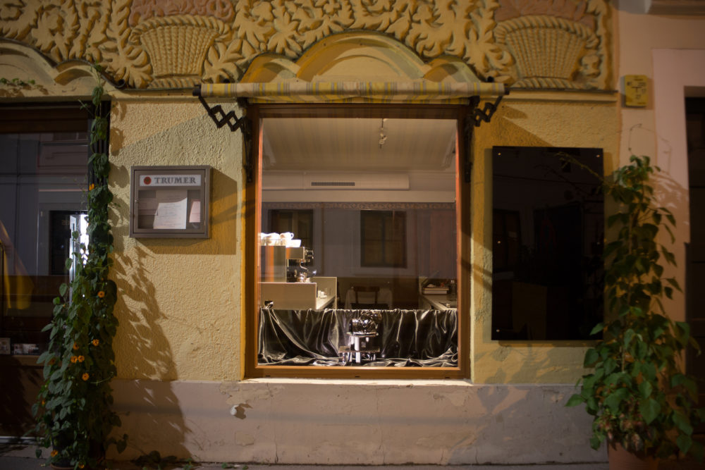 Steffi_Parlow_Dunkelblau riecht salzig, gelb schmeckt bitter. #03, 2019, 9 von 12