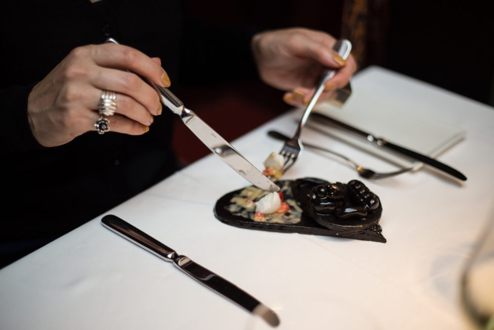 Steffi_Parlow_Dunkelblau riecht salzig, gelb schmeckt bitter. #03, 2019, 5 von 12